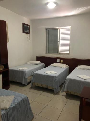4 twin beds