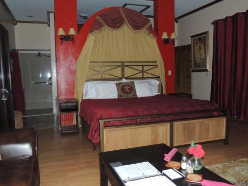 The Whispering Pines Inn in East Imhoff