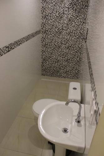 Large Twin Room image 1