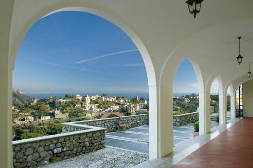 Entrance, Portico Del Paradiso in Scala