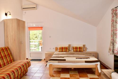 Studio apartments Morinj in Donji Morinj