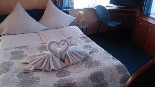 1 twin bed