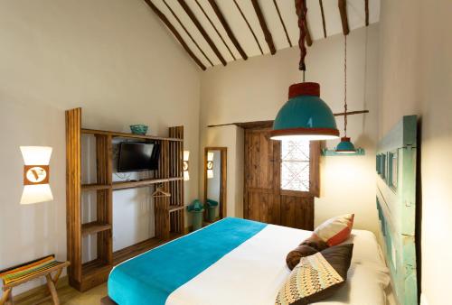 1 king bed, 2 twin beds