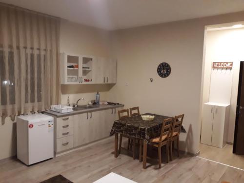 Vila & Apartments MATEA in جيفجيليجا