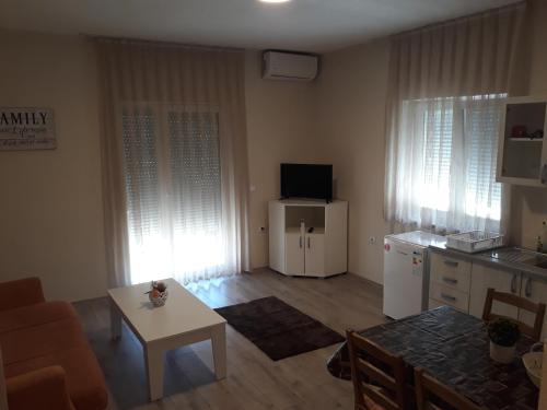 Vila & Apartments MATEA in جيفجيليجا