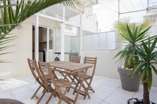  Liiiving in Porto - Terrace Downtown Apartment, Ferienwohnung in Porto