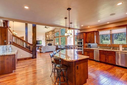 Swan River Retreat Home - image 9
