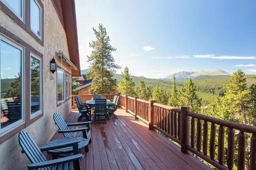 Balcony/terrace, Above the Fray Home in Sally Barber
