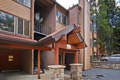 One-Bedroom Apartment image 10