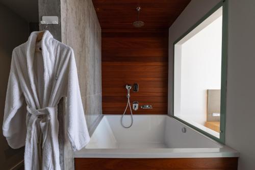 Messinian Icon Hotel & Suites - image 5