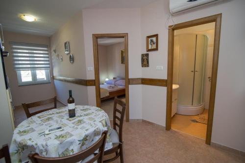Apartments with a parking space Punta kriza Cres - 8082 - image 5