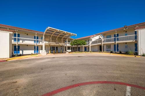 Motel 6-Dallas, TX - Farmers Branch