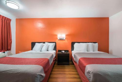 2 double beds