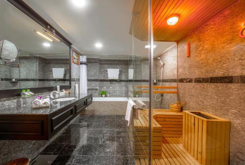 room detail thumbnail 2