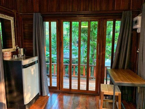 Rustic​ Charm​ Suphan​ near Bueng Chawak Aquarium