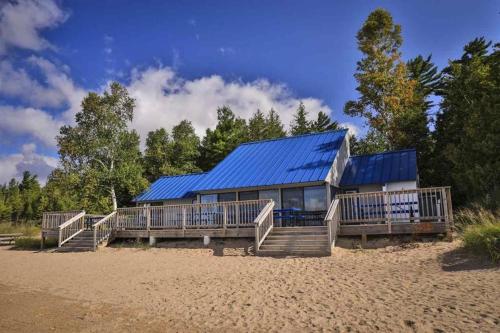 Secluded Harbor Springs Condo - image 7
