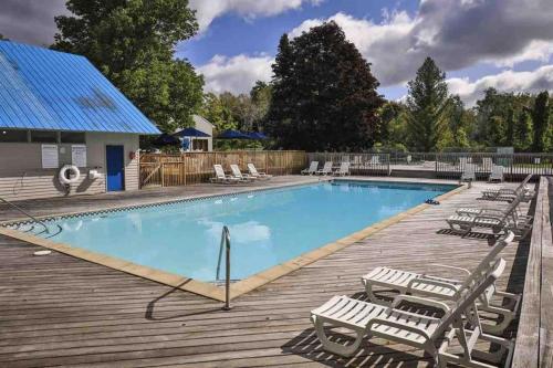 Secluded Harbor Springs Condo - image 2