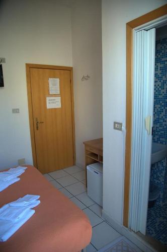 Hotel Annarita-mezza pensione plus- spiaggia inclusa – Rimini, IN