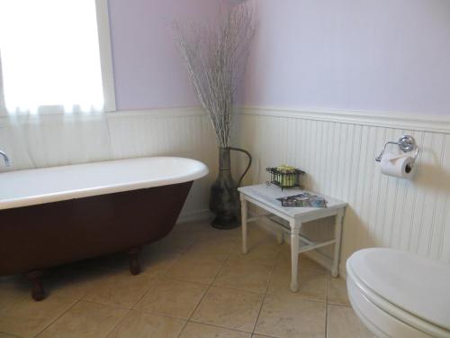 Creole Gardens Guesthouse and Inn - 화장실