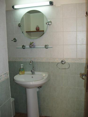 Niovi House - image 7