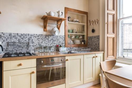 Spacious & Unique city central 1 bed with WiFi, Edimburgo (foto 10)