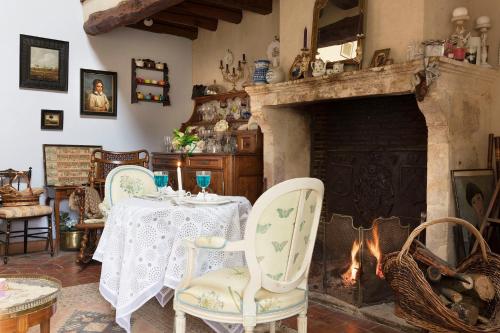 Ресторант, Maison d'Hotes a l'Ombre Bleue in Mittainville