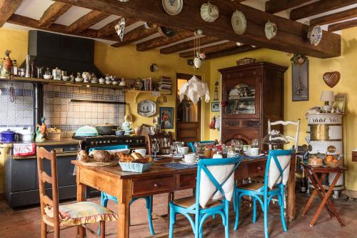 Ресторант, Maison d'Hotes a l'Ombre Bleue in Mittainville