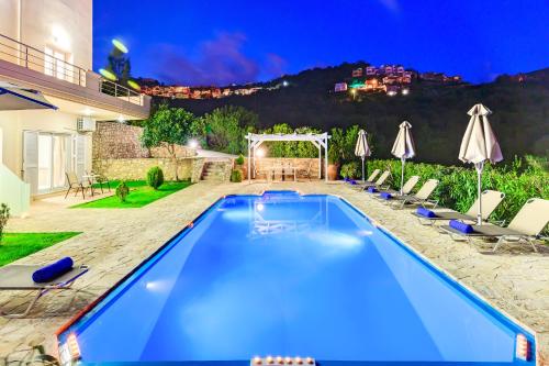 Swimming pool, Oceana Suites in Vamos