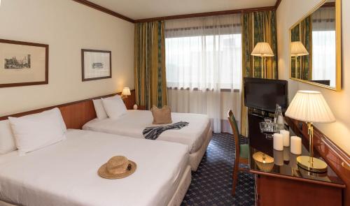 2 twin beds