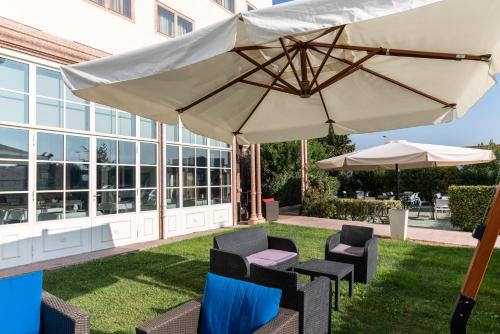 Kert, SHG Hotel Catullo in Szentmartin Buon Albergo