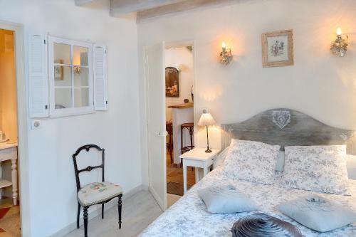 1 double bed, 2 twin beds