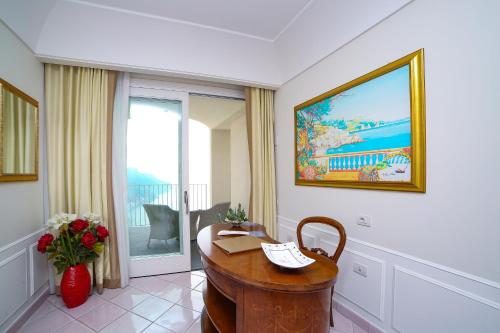 Tesis özellikleri, Hotel Villa Fraulo in Ravello