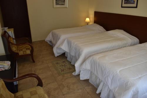 3 twin beds