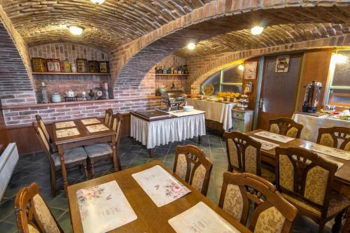 Restaurant, Familia Vendeghaz in Hattyastelep
