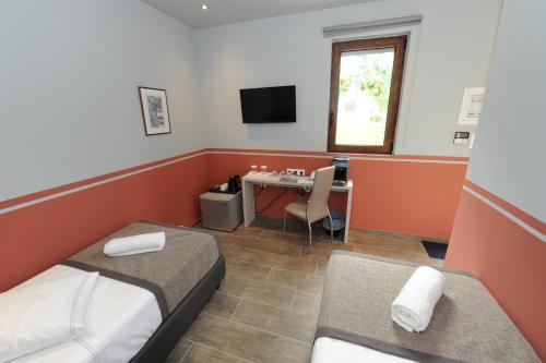 Castle View Bungalows - image 6