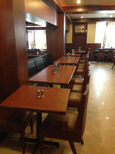 Hotel Empire Central Street – Bangalore, MN