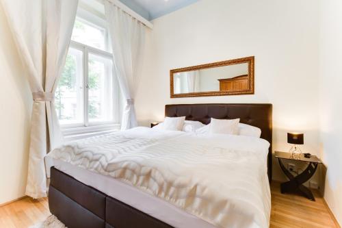 One-Bedroom Apartment image 2