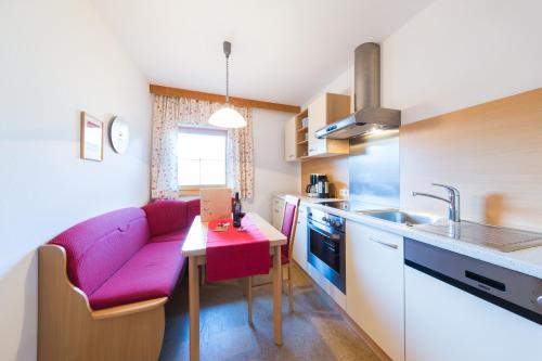 廚房, 克里斯特摩爾霍夫酒店 (Kristemoarhof) in 利恩茨拉凡特