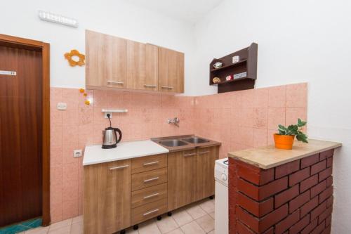 Apartment in Zaostrog with Balcony, Air condition, WIFI (4737-2) in Zaostrog