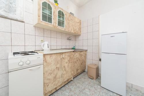  Studio apartment in Zaostrog with Terrace, Air condition, WIFI (4737-7) in Zaostrog