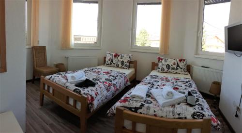 2 twin beds