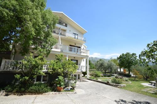 Apartments Nina in Starigrad-Paklenica