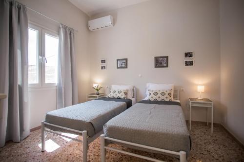 2 twin beds