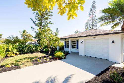 Naples Beach Bungalow - image 4