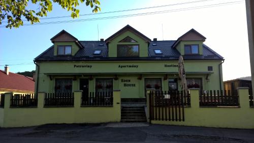 Eden House - Accommodation - Dŭbova