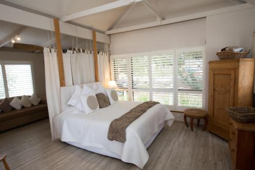 Boathouse - Birks River Retreat in Goolva