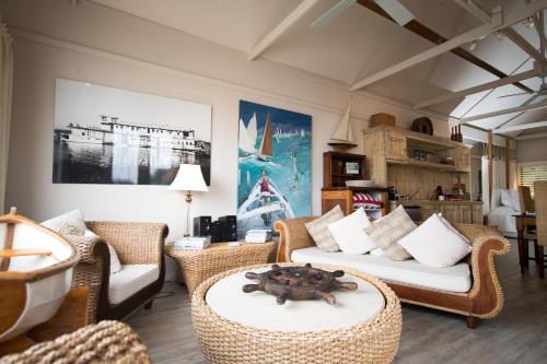 Pub/Lounge, Boathouse - Birks River Retreat in Goolva
