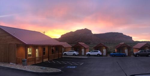 A szálláshely kívülről, Red Canyon Cabins in Kanab (Utah)