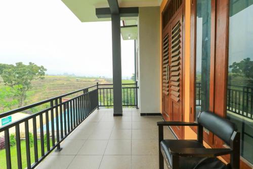 Balcony/terrace, Villa Kangen Omah in Pacet