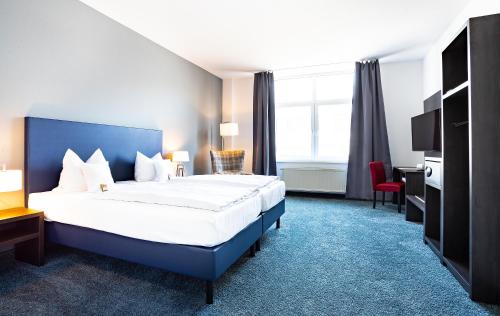 Essential by Dorint Herford/Vlotho Best Western Hotel Bonneberg is conveniently located in the popular Vlotho area. The property features a wide range of facilities to make your stay a pleasant experience. Service-minded staff will wel